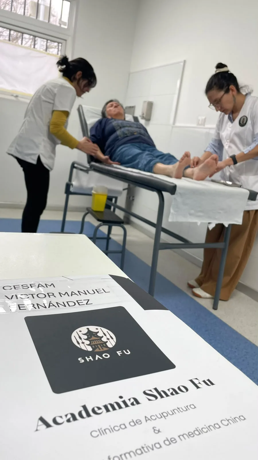 Alumnos de Academia Shaofu realizando práctica clínica supervisada en el Cesfam Víctor Manuel Fernández